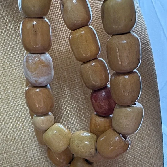 Chic Wooden Beaded Necklace in Tan and Red - Picture 5 of 5